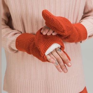 NWT lululemon chevron knit mitten